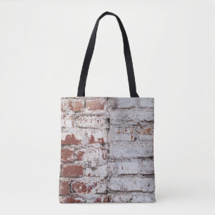 Alte gemalte Ziegelwand mit weißem Peeling Tasche