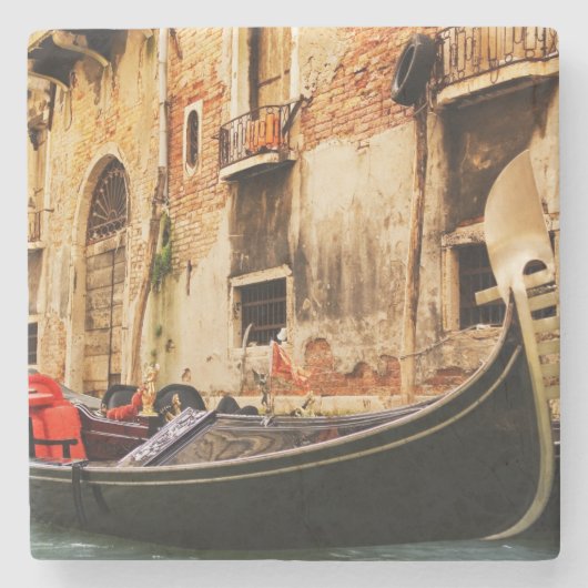 Alte Gondel auf dem Fluss Steinuntersetzer (Vorderseite)