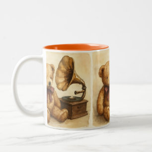 Alte Grammofon, Vintage, von Natasha Us Zweifarbige Tasse
