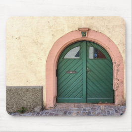 Alte grüne, gepflasterte Tür Mousepad