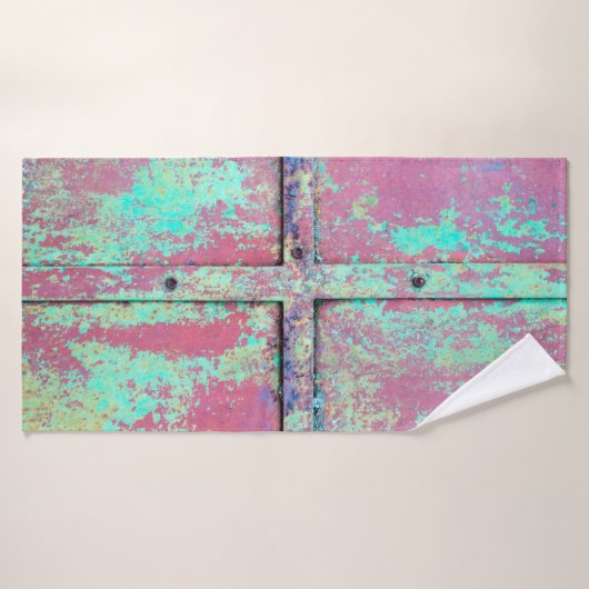 Alte grüne Wand mit Roststruktur. Grunge Badehandtuch (Badehandtuch)