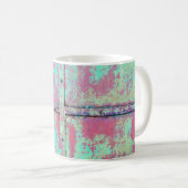 Alte grüne Wand mit Roststruktur. Grunge Kaffeetasse (VorderseiteRechts)
