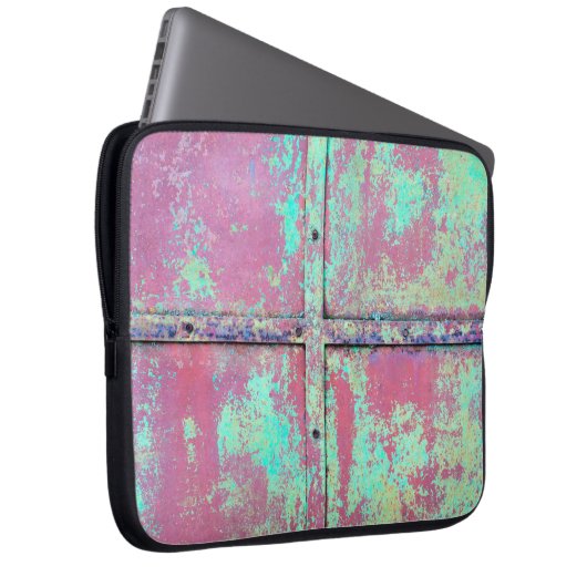 Alte grüne Wand mit Roststruktur. Grunge Laptopschutzhülle (Vorne Rechts)