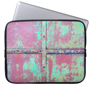 Alte grüne Wand mit Roststruktur. Grunge Laptopschutzhülle