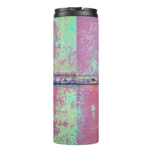 Alte grüne Wand mit Roststruktur. Grunge Thermosbecher (Rückseite)