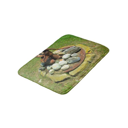 Alte Handpumpe gut Badematte (Schrägansicht)