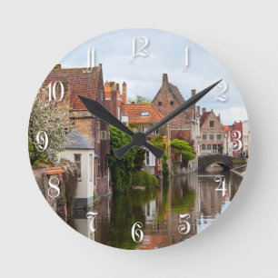 Alte Häuser in Brügge, Belgien Runde Wanduhr