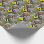 Alte Hirsche, die sich auf einer Wanderung lehnen Geschenkpapier (Ecke)