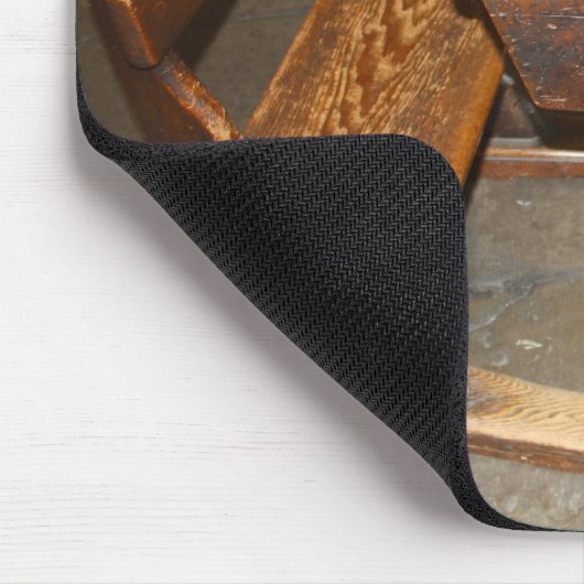 Alte hölzerne Schulschreibtisch-und Mousepad (Ecke)