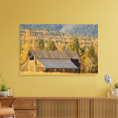 Alte Holzhütte mit herbstlichen Manikürchen in der Leinwanddruck (Insitu (Wohnzimmer))