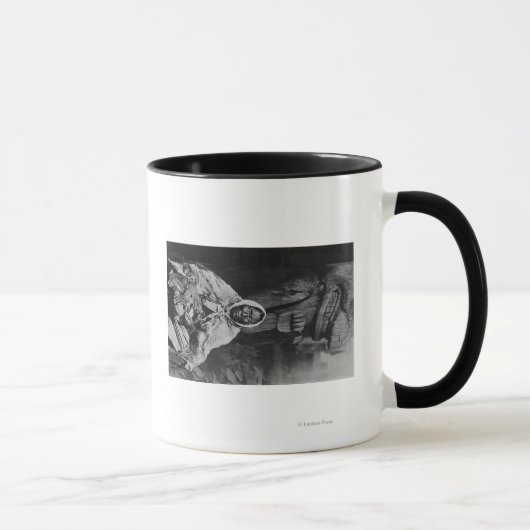 Alte indische Hexendoktorin in Alaska Tasse (Rechts)