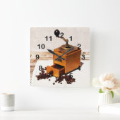 alte Kaffeemühle mit Kaffeebohnen Quadratische Wanduhr (Zuhause)