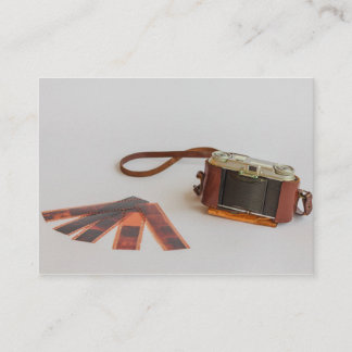 alte Kamera mit negativer Visitenkarte