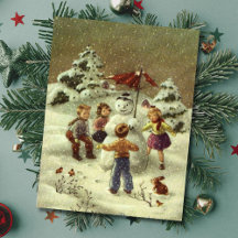 Alte Kinder beim Bau eines Schneemanns