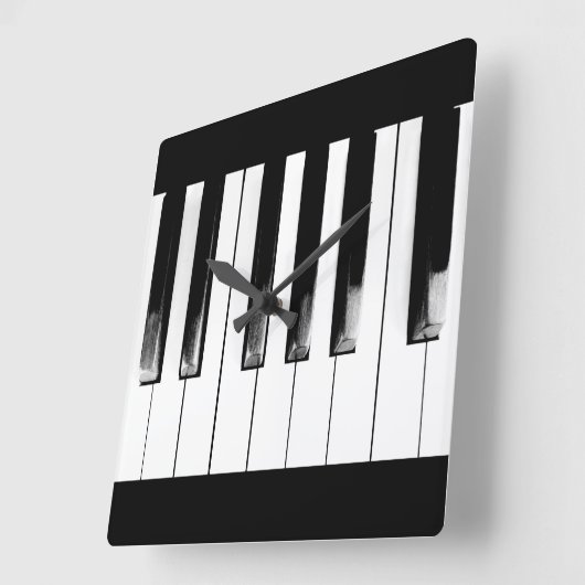 Alte Klaviertasten Quadratische Wanduhr (Winkel)