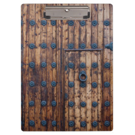 Alte kleine Tür innerhalb der großen verstärkten Klemmbrett