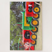 Alte landwirtschaftliche Zugmaschinen in einer Lin Puzzle (Vertikal)
