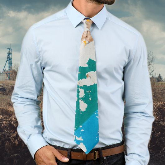 Alte Mauer mit Graffiti Krawatte