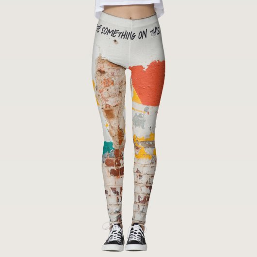 Alte Mauer mit Graffiti Leggings (Vorderseite)