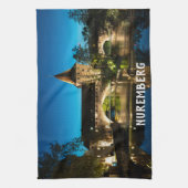 Alte mittelalterliche Brücke in Nürnberg Geschirrtuch (Vertikal)