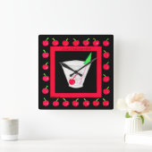 Alte modische Retro Drink Red Cherries auf schwarz Quadratische Wanduhr (Zuhause)