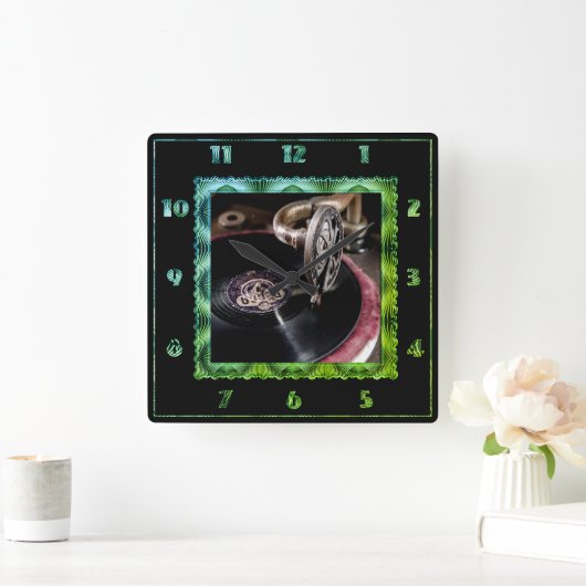 Alte modische Turntable Uhr (Zuhause)