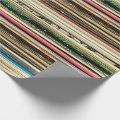 Alte Plattenkartons in Pilerecord gestapelt, vi Geschenkpapier (Ecke)