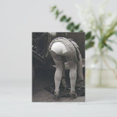 Alte Postkarte - Mädchen und ihr Auto (Stehend Vorderseite)