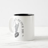 Alte Punks Die nie Skeleton Rock auf gotisch Zweifarbige Tasse (Vorderseite Links)