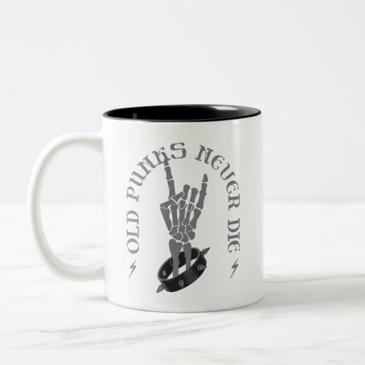 Alte Punks Die nie Skeleton Rock auf gotisch Zweifarbige Tasse (Links)