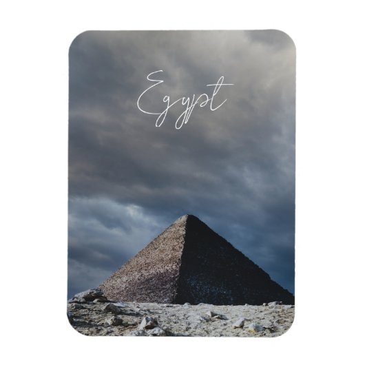 Alte Pyramide mit stürmischem Himmel, Ägypten Magnet (Vertikal)