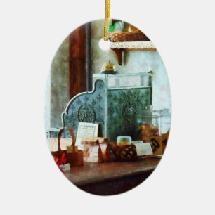 Alte Registrierkasse in einem Gemischtwarenladen Keramik Ornament