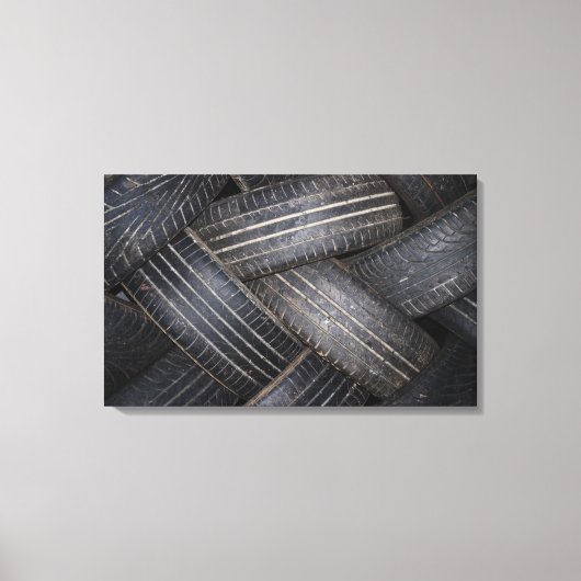 Alte Reifen zum Recycle Leinwanddruck (Vorderseite)