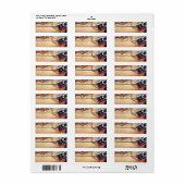 Alte Retro-Kamera auf Holztisch-Hintergrund (Vorne)