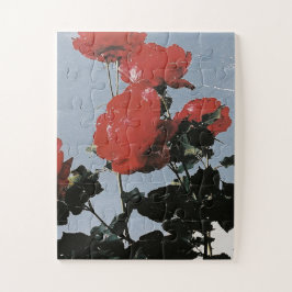 Alte rote Rosen gegen einen blauen Himmel Puzzle