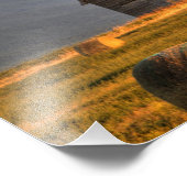 Alte Scheune, gerahmt von Heu-Ballen und dramatisc Fotodruck (Ecke)