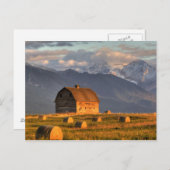 Alte Scheune, gerahmt von Heu-Ballen und dramatisc Postkarte (Vorne/Hinten)