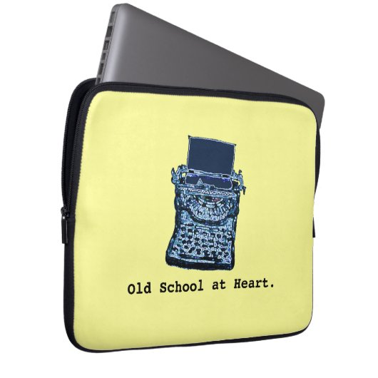 Alte Schule an der Herz-Hülse Laptopschutzhülle (Vorne Rechts)