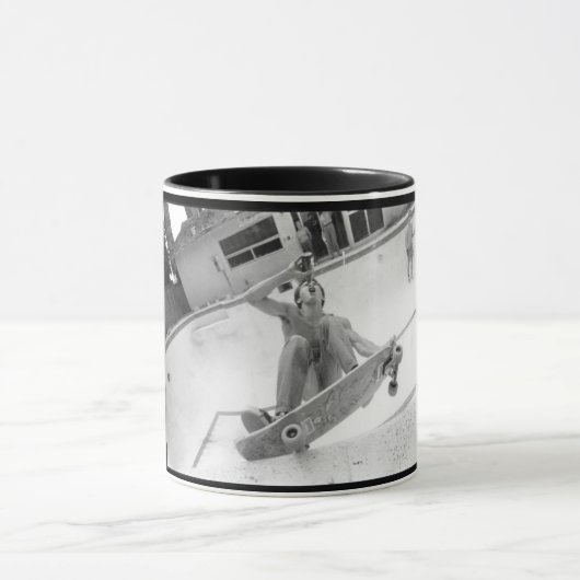 ALTE SCHULE-SKATEBOARDER - SO ROLLTEN WIR. TASSE (Zentrum)