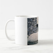 Alte Spiralsymbole, Newgrange, Irland. Kaffeetasse (Links)