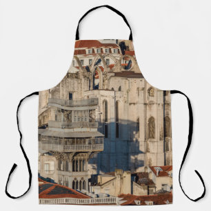 Alte Stadt Lissabon mit Aussichtsturm und Kirchenr Schürze