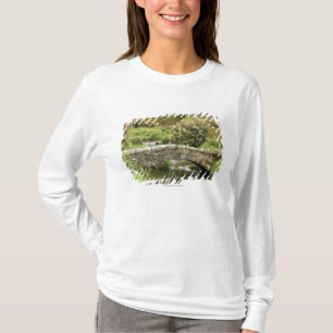 Alte Steinbrücke über einem Strom in Dartmoor Pa T-Shirt