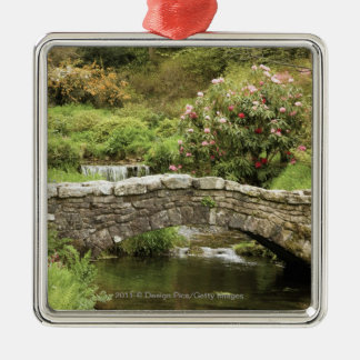 Alte Steinbrücke über einem Strom in Dartmoor Park Silbernes Ornament