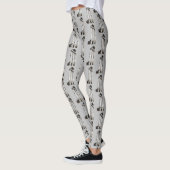 Alte Steinsäulen auf grau Leggings (Links)