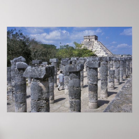 Alte Steinsäulen in Chichen Itza. Zentrale Poster (Vorne)