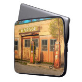 Alte Tankstelle im ländlichen Utah, USA. Vintag, Laptopschutzhülle (Vorderseite Links)