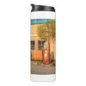 Alte Tankstelle im ländlichen Utah, USA. Vintag, Thermosbecher (Nach rechts gedreht)