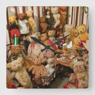 Alte Teddybären-Sammlung Quadratische Wanduhr
