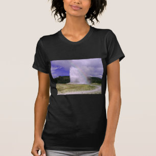 Alte Treue im Yellowstone Nationalpark T-Shirt
