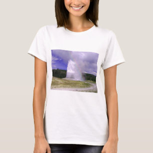 Alte Treue im Yellowstone Nationalpark T-Shirt